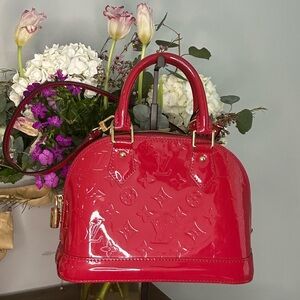 LOUIS VUITTON Vernis Alma bb in cranberry red color